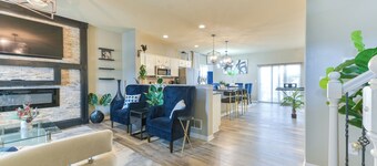 Entire Home-Beautiful 4BR, 3.5BA Retreat in Ankeny, Iowa 2 King Beds, Fenced, AC