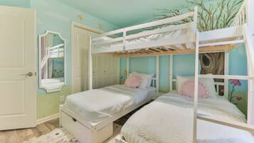 4 bedrooms, desk, iron/ironing board, travel crib