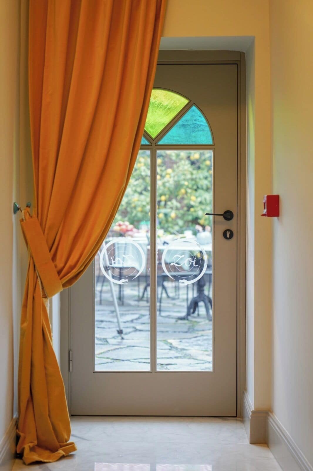 Daily continental breakfast (EUR 20 per person)