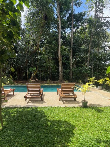 Charming Greenacres Bungalow w/Pool & Lush Garden – Ideal for Relaxing Getaways