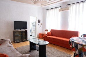 House, 4 Bedrooms, Smoking, Balcony | Living room - Gera's House Near Clock Tower (Bitola)