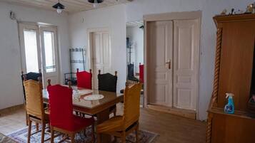 Ferienhaus, 4 Schlafzimmer, Raucher, Balkon | Esszimmer