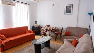 Ferienhaus, 4 Schlafzimmer, Raucher, Balkon | Wohnzimmer