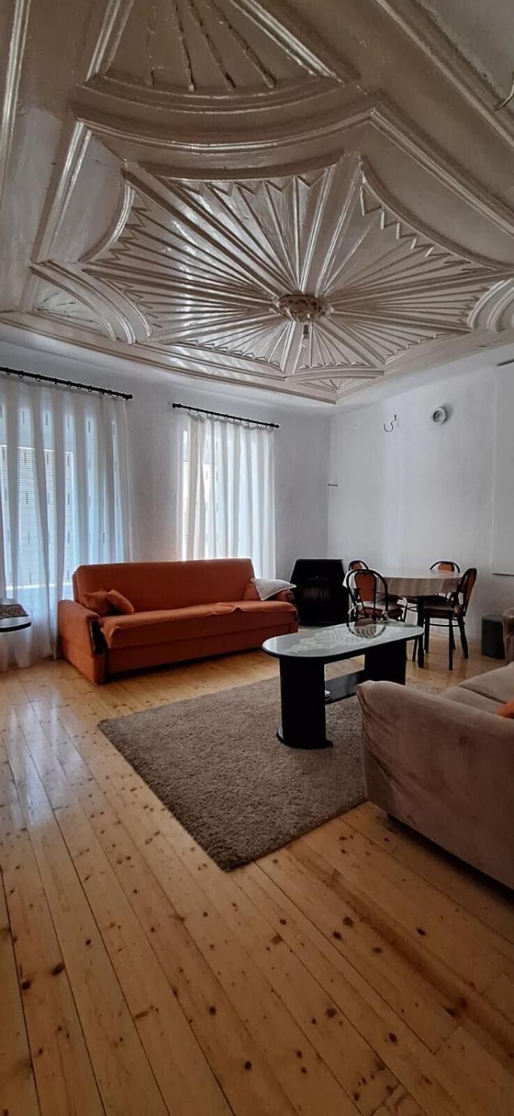Hus, 4 soverom, røyk, balkong | Oppholdsområde