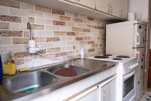 House, 4 Bedrooms, Smoking, Balcony | Interior