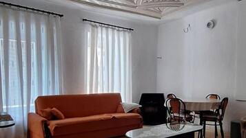 House, 4 Bedrooms, Smoking, Balcony | Living area