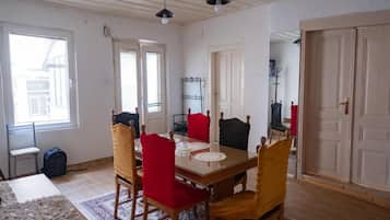 House, 4 Bedrooms, Smoking, Balcony | Dining room