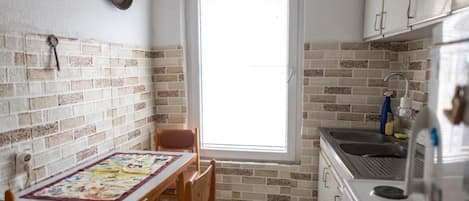 House, 4 Bedrooms, Smoking, Balcony | Interior