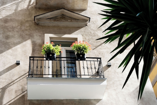 Minibar, desk, laptop workspace, blackout drapes