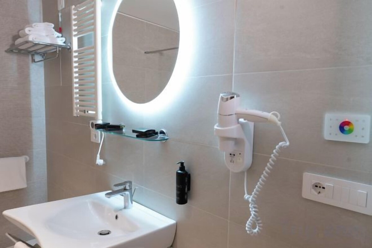 Bathroom | Hair dryer, bidet, towels, soap