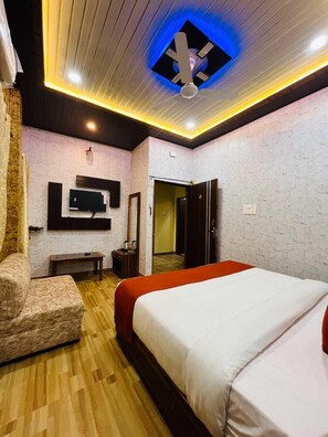 Classic Room | Free WiFi - Hotel Rajveer Inn (Varanasi)