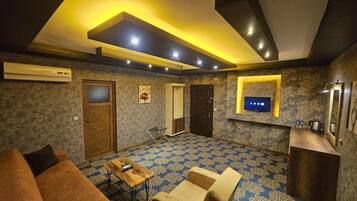 تجهيزات عازلة للصوت ومكواة/لوح كي وواي فاي مجانًا