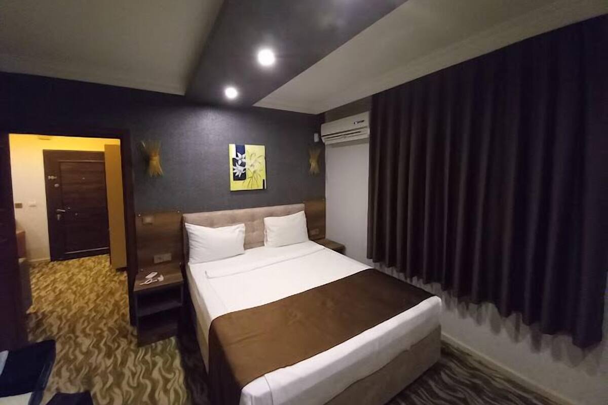 Double Room Single Use, Balcony, Garden View | Soundproofing, iron/ironing board, free WiFi