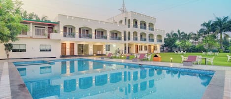 Piscine extérieure