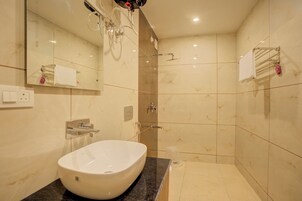 Romantic Double Room, Balcony, Park View | Bathroom