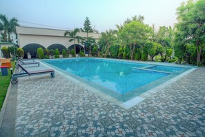 Outdoor pool - Bliss Resort (Rishikesh)