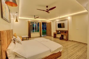 Desk, iron/ironing board, free WiFi