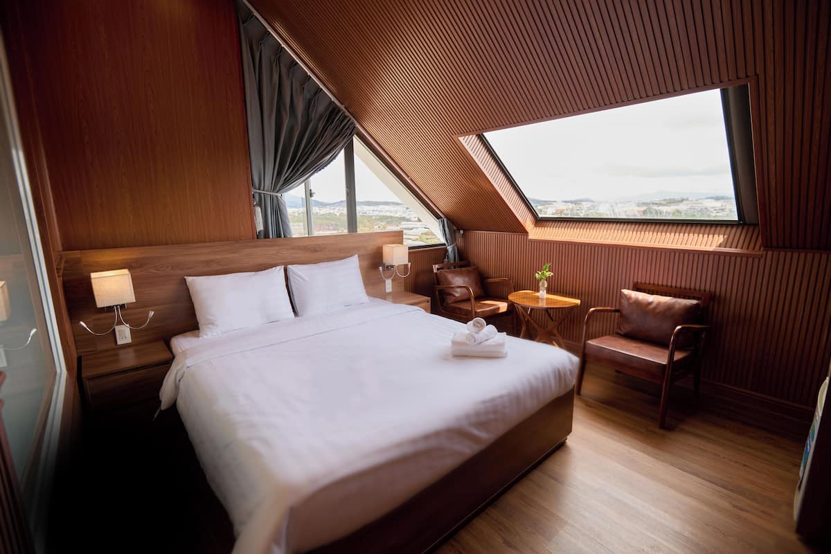 Egyptian cotton sheets, premium bedding, down duvets, minibar