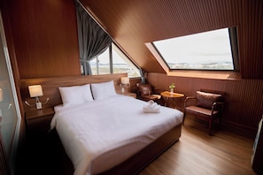 Kamar Double, pemandangan gunung | Seprai katun Mesir, seprai premium, selimut bulu angsa, dan minibar
