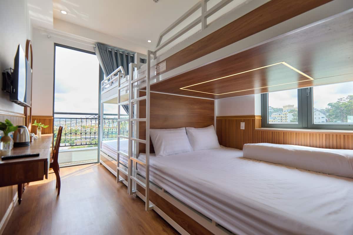 Egyptian cotton sheets, premium bedding, down duvets, minibar