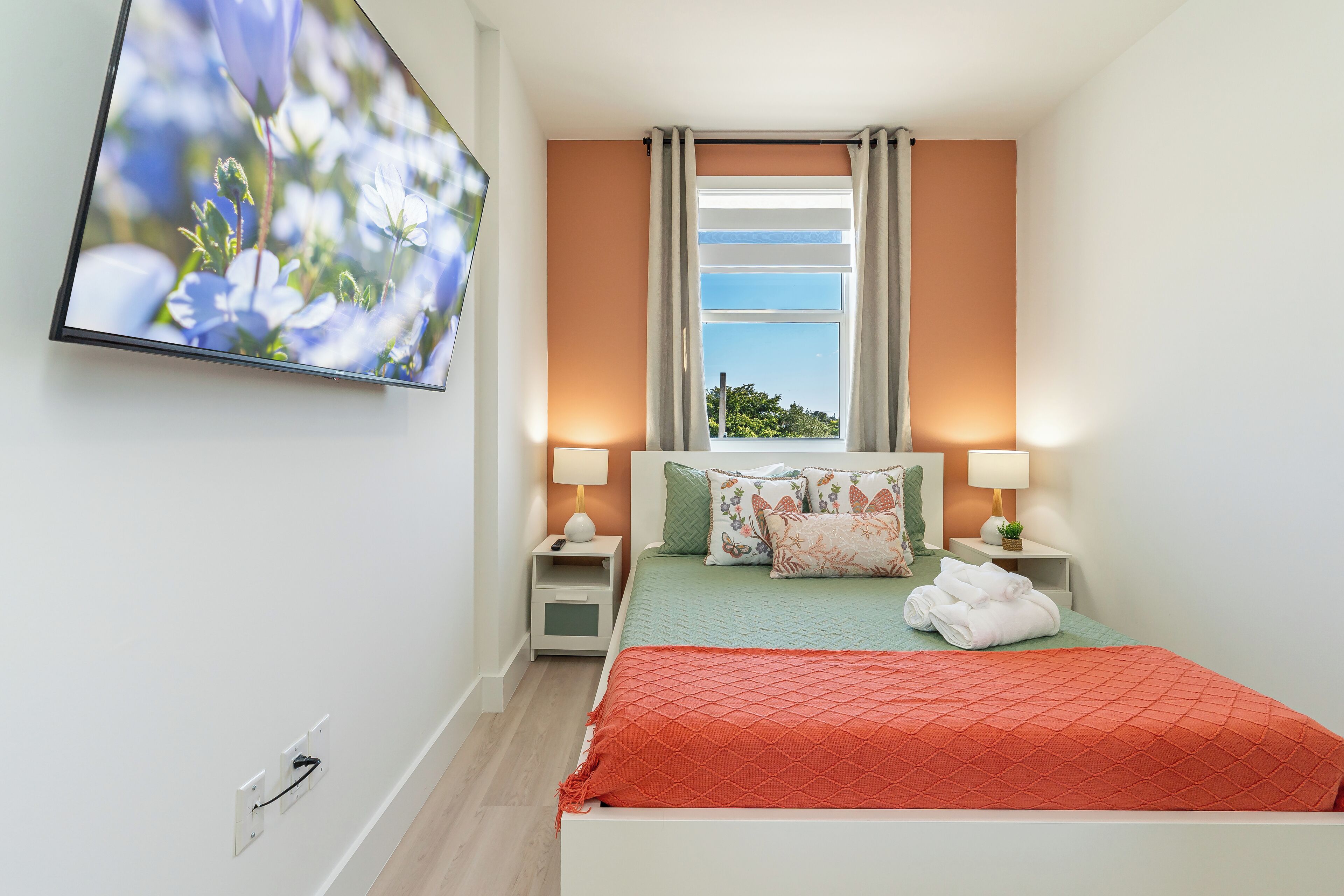 2 habitaciones, escritorio, tabla de planchar con plancha y wifi gratis 