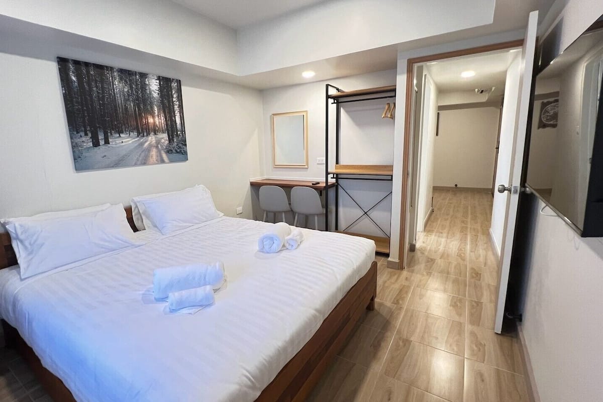 Free WiFi, bed sheets