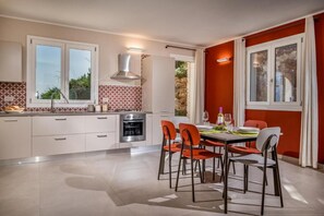 House, 3 Bedrooms, Smoking, Private Pool | Dining room