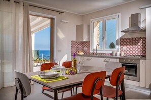 Maison, 3 chambres, fumeur, piscine privée | Salle à manger