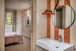House, 3 Bedrooms, Smoking, Patio | Bathroom