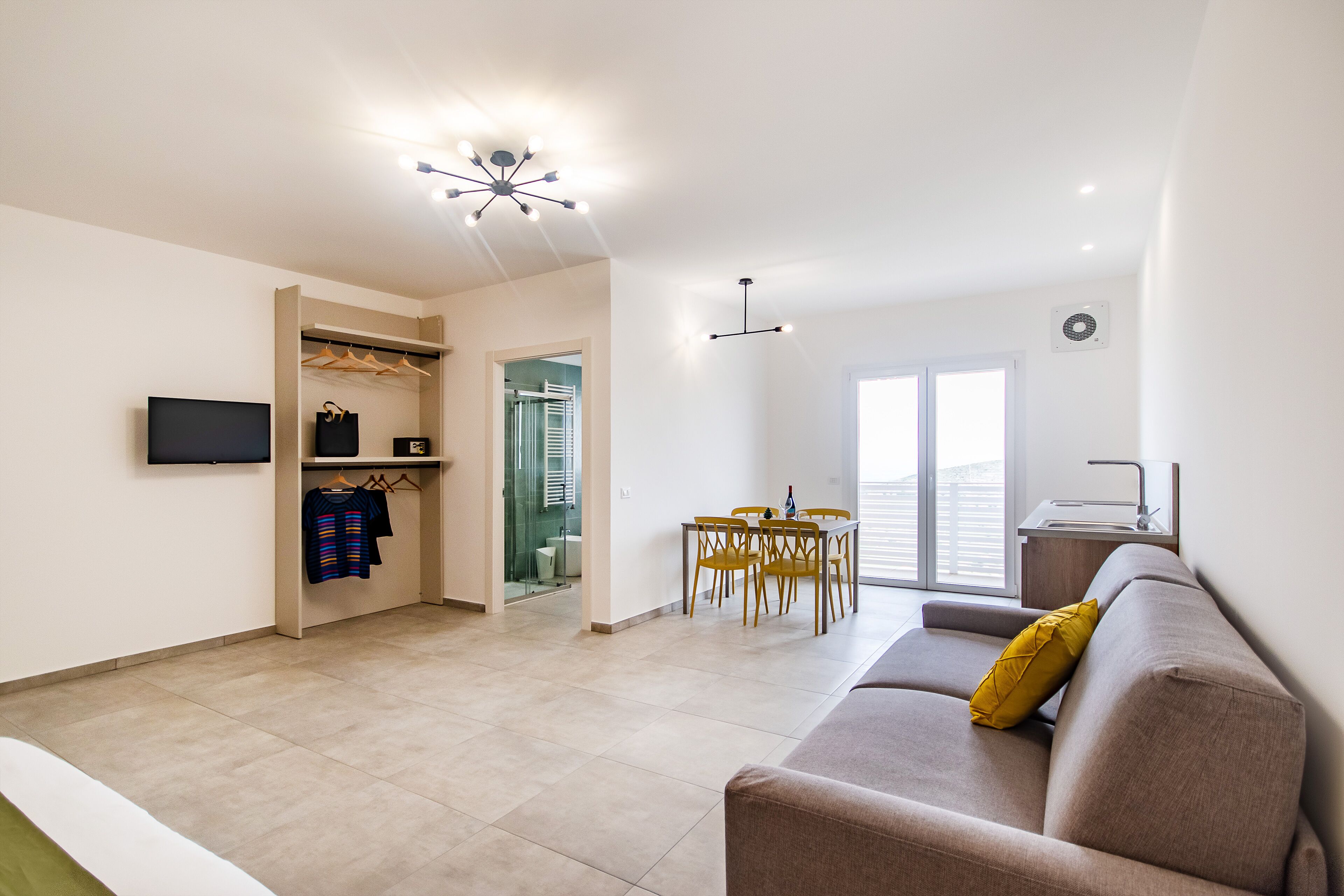 Quadrupla Exclusive, balcone, vista valle | Area soggiorno | TV