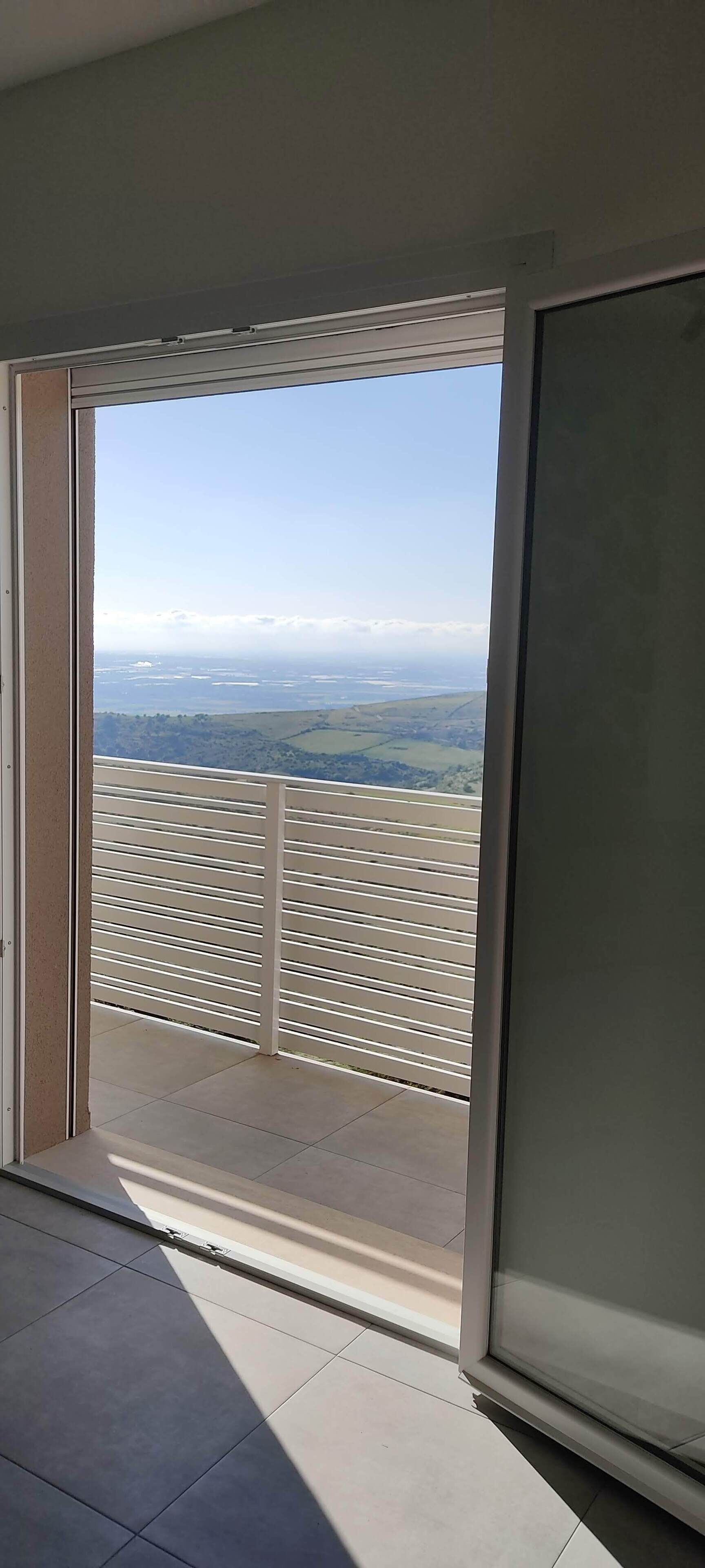 Estudi de disseny, balcó, vistes a la vall | Vista des de l'habitació