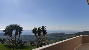 Appartement Exclusif, 1 chambre, cuisine, vue vallée | Vue de la chambre