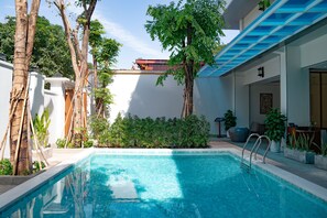 Outdoor pool - Smile Boutique Hotel by EHM (Phnom Penh)