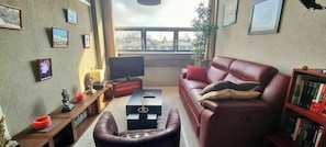 Apartment, 1 Bedroom | Living room | Books - Stylish Geneva Apartment With Stunning Views (Geneva)