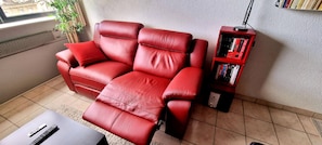 Appartement, 1 chambre | Aire de séjour | Livres