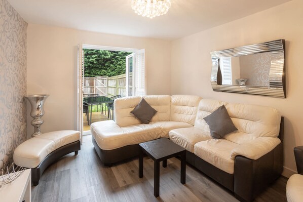 House | 2 bedrooms - Host Stay Coventry Street (Wolverhampton)