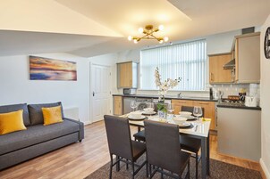 1 habitación y escritorio 