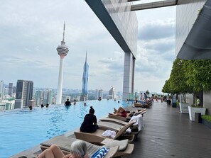 15 outdoor pools - Luxe Suite at Platinum KLCC (Kuala Lumpur)