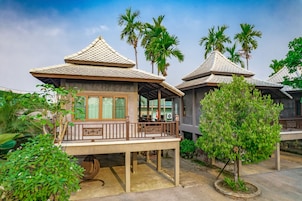 Superior Villa, Garden View | Free WiFi, bed sheets