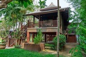 Free WiFi, bed sheets - Monmuang ChiangMai resort (Hang Dong)