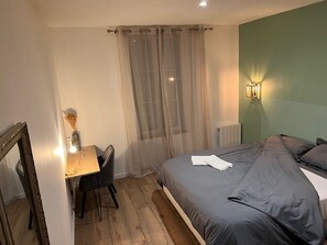 2 bedrooms, iron/ironing board, WiFi, bed sheets - Rempart Tivoli Cœur de ville (Dijon)