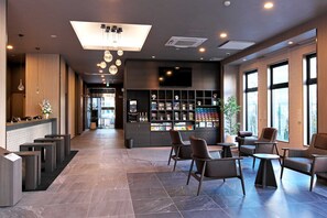 Lobby sitting area - Hotel Route Inn Grand Moriya Ekimae (Moriya)