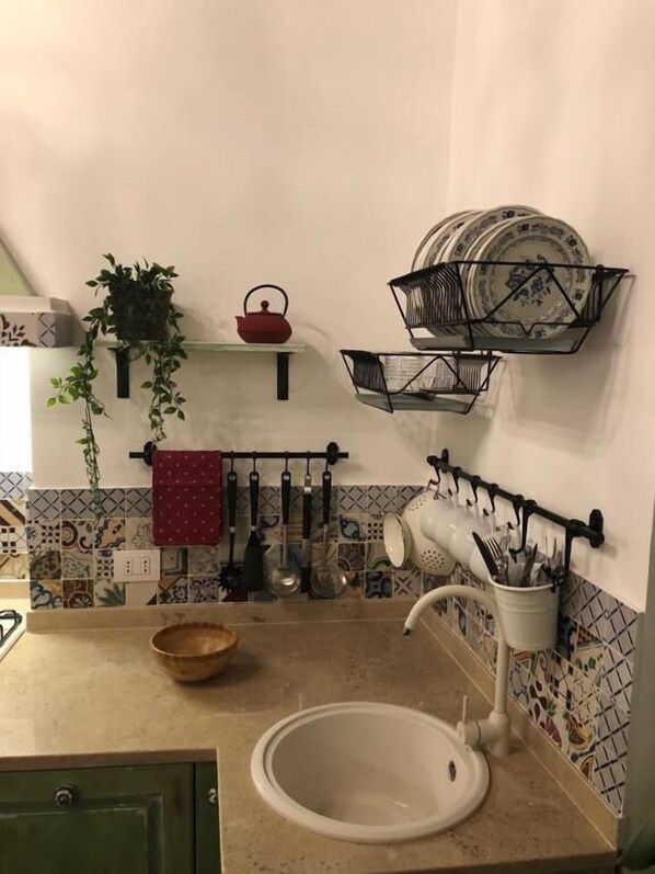 Hair dryer, towels - "Galu's Corner" a stone's throw from the Colosseum. (Roma)