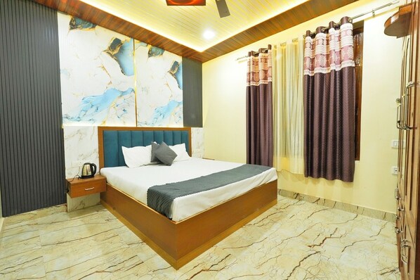 3 bedrooms, WiFi, bed sheets