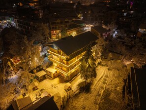 Exterior - Beholden Stay & Cafe-Mountain View Boutique Stay in Old Manali (Manali)