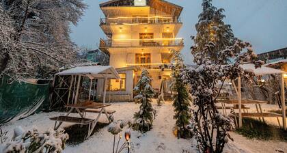 Beholden Stay & Cafe-Mountain View Boutique Stay in Old Manali