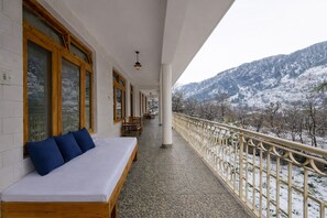 Interior - Beholden Stay & Cafe-Mountain View Boutique Stay in Old Manali (Manali)