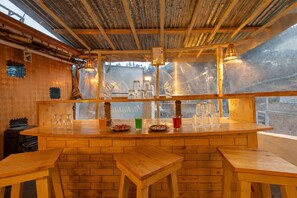 Restaurant - Beholden Stay & Cafe-Mountain View Boutique Stay in Old Manali (Manali)