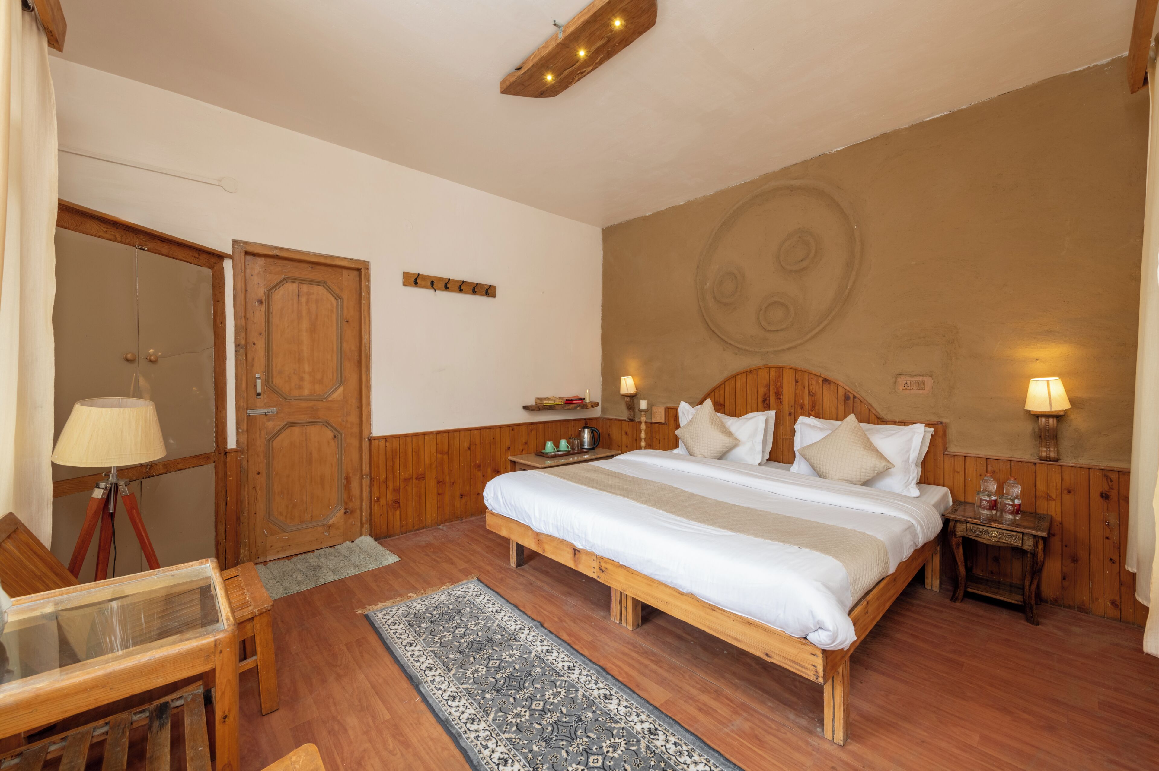 Individually decorated, individually furnished, laptop workspace