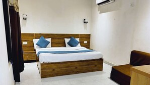 Classic Room, Garden View | Desk, laptop workspace - THE ROYAL CARGO RESORT (Mathura)